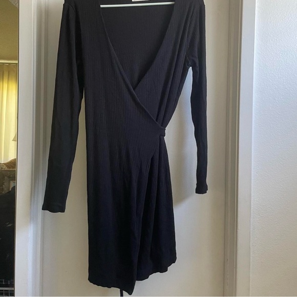 Urban Outfitters black long sleeve wrap dress. Tagged women’s size large - Picture 1 of 4